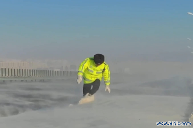 惊悸！乌鲁木都部分高速路段出现风吹雪